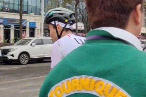 最近几天韦世豪都是骑自行车回家，很想知道他住哪里