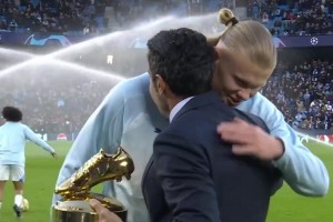 赛前皇马名宿菲戈为哈兰德和罗德里颁发上赛季的欧足联个人奖项
