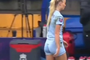 英超女足球员这翘臀真是赛场的一道风景线