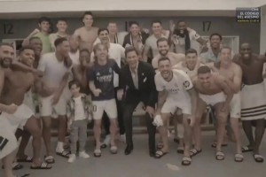天王助阵！橄榄球巨星汤姆·布雷迪赛后到皇马更衣室祝贺球队取胜