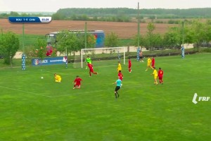 禁区内犯规送点！罗马尼亚球员点射破门，U16国足0-2落后罗马尼亚U16