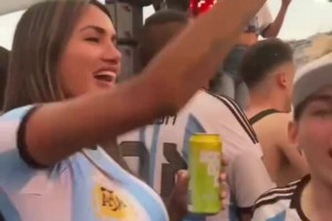 靓丽的风景！阿根廷美女球迷欢呼喜笑颜开！