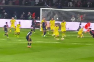球迷视角欣赏下多特蒙德的防守，巴黎球员踢不进去