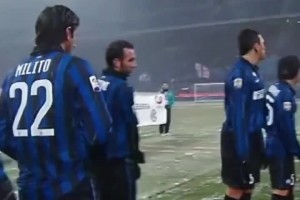  Milito: It's so cold today. Just wearing a hat is not enough!