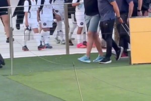 梅西担任蒂亚戈U12队青年国际杯特约嘉宾与发言，安妞和马特奥、ciro在现场助威