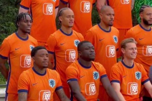 荷兰国家队2024欧洲杯全家福 橙衣军团全力以赴