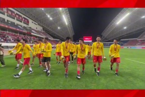 为国家而战！U19国足胜韩国夺冠，赛后与球迷互动