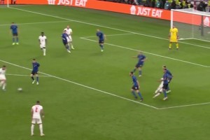 意大利后防玄冥二老，在2020欧洲杯决赛中的铜墙铁壁