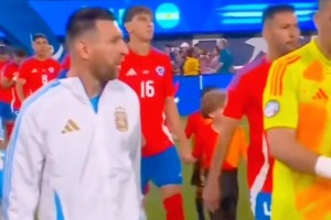 梅西与老队友热聊…！美洲杯阿根廷第二场对阵智利…！