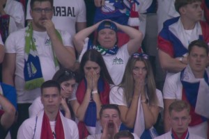 C罗点球命中！看台斯洛文尼亚女球迷紧张到窒息！
