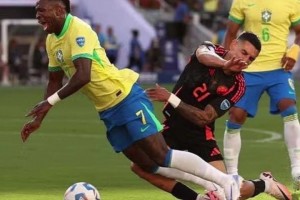 巴西遭误判！南美足联：哥伦比亚球员未碰球