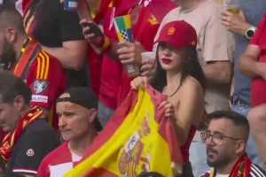 导播很懂！西班牙的火热烈焰红唇女球迷