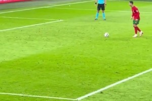 C罗用当初的犹豫步点球踢进了自己欧洲杯的最后一球