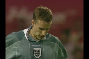 欧洲杯之痛！索斯盖特1996年罚丢关键点球导致出局