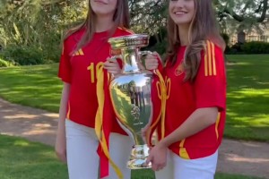 从小美到大：西班牙两位公主时隔12年再次举起欧洲杯