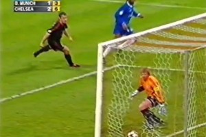 泰山压顶！德罗巴2005年面对拜仁的头球破门
