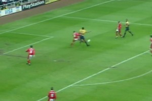 还记得卡努这记脚后跟破门的，都是老枪迷了！