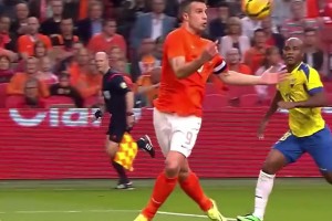 众所周知，范佩西是不会停球的！