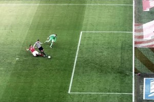 狐媚把他的巅峰献给了安联！也曾是世界上最好的中后卫之一！