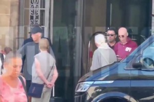 定了？罗梅罗：德科与奥尔莫、球员父亲和经纪人在一起