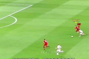 顶级的防守艺术！成为范迪克的队友有多幸福