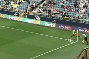 沃特福德的英冠比赛中，出现了一粒角球直接破门