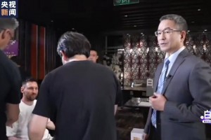 有人问我足球如何成功，我只记得对着墙壁一次次踢球和接球的场景