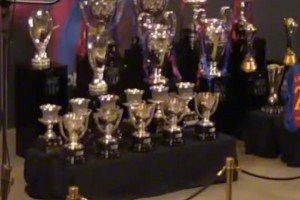 不舍！巴萨队长罗贝托在演讲会上动情落泪！