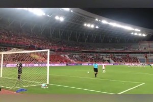 我们晋级了！泰山队点球大战晋级，两人双腿抽筋太难了