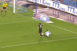 那个在南非世界杯上靠防守梅西而成名的希腊后卫