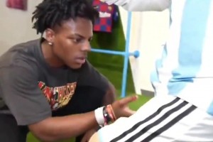 难绷！甲亢哥对梅西蜡像不雅动作，随后跑去C罗蜡像拥抱、亲吻