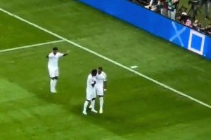 你的庆祝我学走了!维尼修斯 贝林厄姆 模仿姆巴佩抱胸庆祝