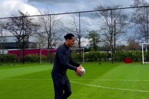 和范戴克比试停球 是时候展现真正的技术了