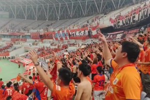 怎么回事？泰山球员没有谢场，球迷：出来谢场