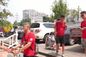 川鲁一家亲！绵阳球迷众筹为山东球迷送上礼物