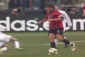 揪心！基恩断腿式暴铲马尔蒂尼，马尔蒂尼轻松化解