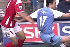 曾经英超赛场也有中国德比！孙继海与郑智疯狂飙车拼抢成为名场面