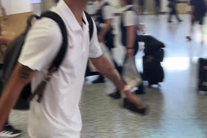 韦世豪：来不及了！来不及了！还有五分钟开车了，哈哈哈哈！