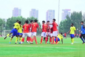 沈阳业余足球比赛的大规模打架事件，拳来脚往大激斗