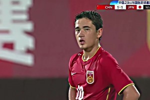 国少小将艾比布拉攻破日本，解说：有点阿扎尔的感觉