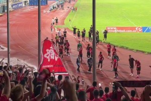 周定洋社媒发布：半决赛见！⚽️