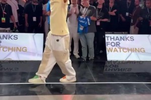 还得是他！内马尔把足球当成保龄球玩！上演完美一击！