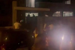 迪巴拉拒绝沙特报价，罗马球迷深夜聚集他家门口庆祝