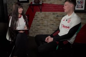 祝福！国内记者晒出了自己此前和小麦的采访视频！