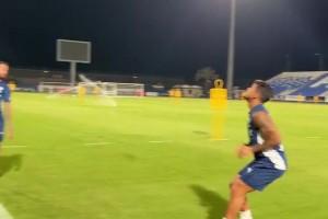 这三个人是不是可以这么玩一晚上？