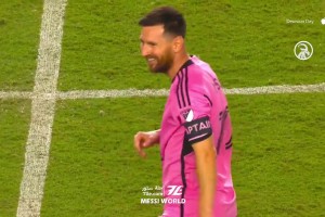 新的庆祝动作！梅西破门做出漫威人物鹰眼庆祝动作！
