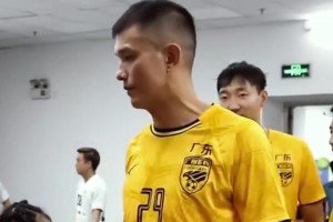39岁前国脚肖智正式退役，亚洲杯破门敬军礼成永恒经典！