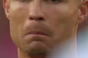 面对一切困难时，我们听见你说： “你可以的，像平时一样进球”