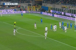 法国3-1意大利！迪涅主罚任意球传中送助攻，拉比奥特头球破门