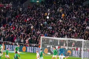 加拉格尔插花脚射门真是有失水准，直接踢飞了